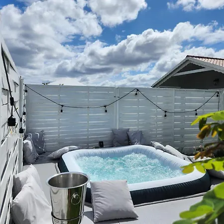 Z Jacuzzi Nad Zatoka Пуцк